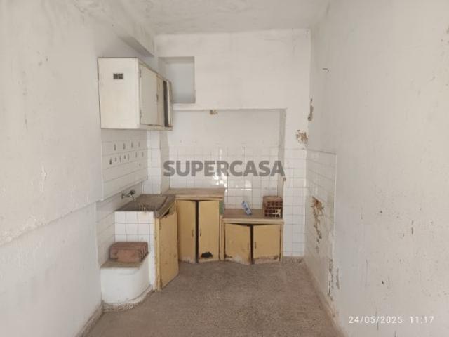 Prédio para Restauro/Projeto Total em Albufeira Velha. A 200 m da Praia