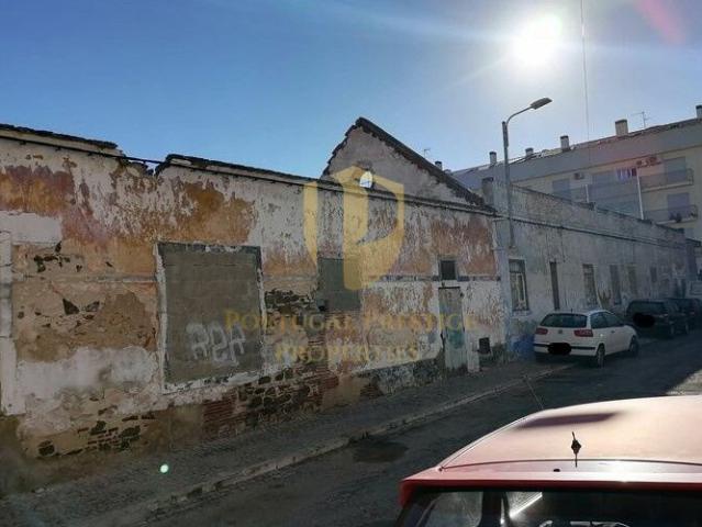 Predio ruina para construção de edificio em vrsa
