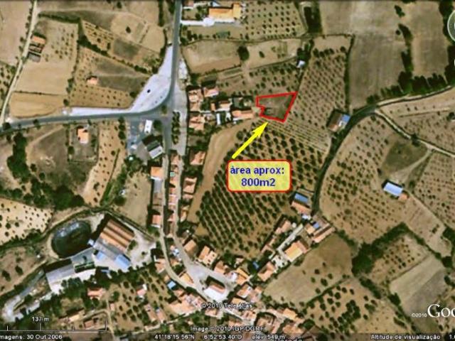 Prédio Rústico na aldeia