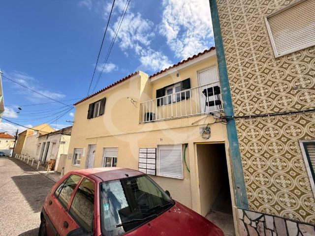 Prédio totalmente recuperado com 10 frações em Sacavém e Pri. 180m² Sacavém e Prior Velho
