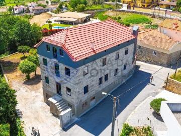 Predio traça antiga em fase de remodelação Termas de São V. 335m² Termas de São Vicente