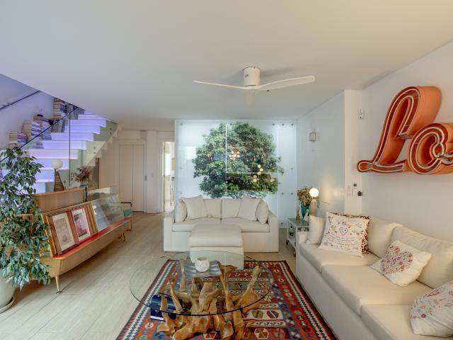 Prédio unifamiliar T4 + 3, nas Amoreiras com jardim e piscina