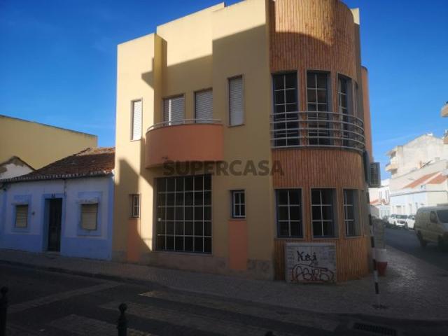 Prédio Urbano Misto com Enorme Potencial Rua Sacadura Cabral no Montijo OFERTA DE ESCRITURA