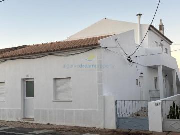 Prédio Urbano central com 3Apartamentos T2 Prontos a Habitar 170m² Albufeira e Olhos de Água