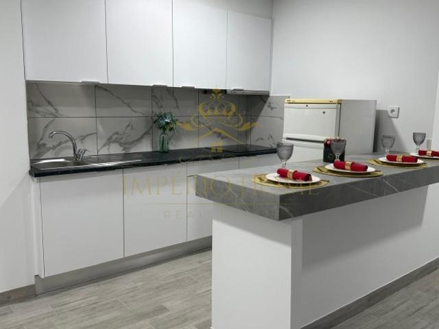 Prédio Urbano com 5 Apartamentos, sendo 3 T2 e 2 T1