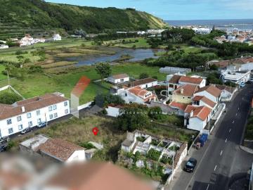 Prédio urbano com elevado potencial de construção