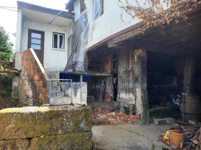 Moradia T 3 em Pedra p/ Reabilitar com Lagar e Vistas para a Serra em Moçâmedes, 20 min Viseu