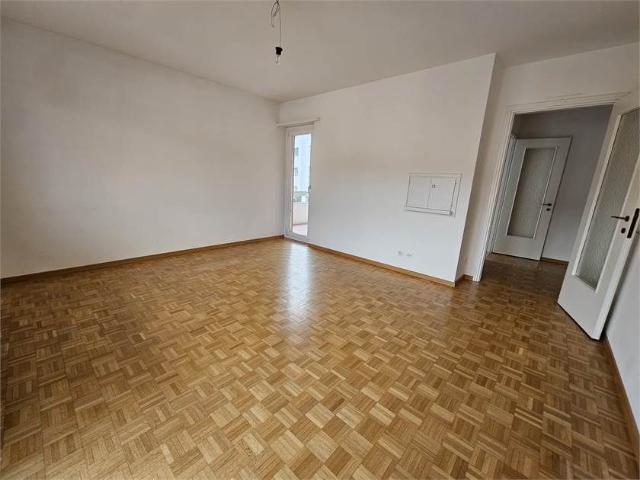Pregassona, affito 2.5 locali con balconi