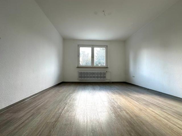 Preisgünstige, zentrale 3,5 Zimmer Wohnung