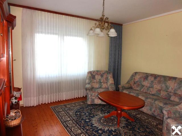 Preisreduziert! Geräumiges Einfamilienhaus am Stadtrand mit Nebengebäude !