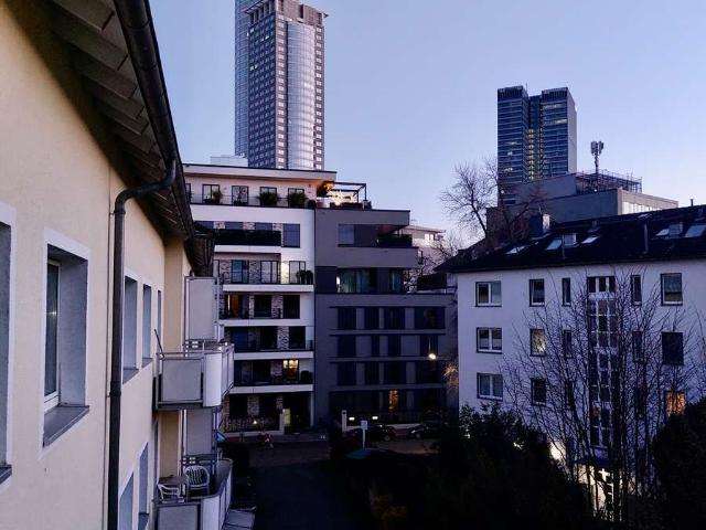 Preisreduzierte 2 Zimmer Wohnung mit Balkon und Skylineblick