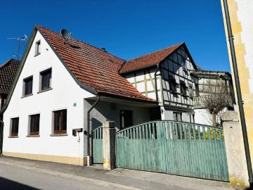 PREISREDUZIERUNG* Charmanter Landsitz mit Nebengebäuden auf 2750m² großem Grund perfekt für Familien, Tierhalter, Handwerk