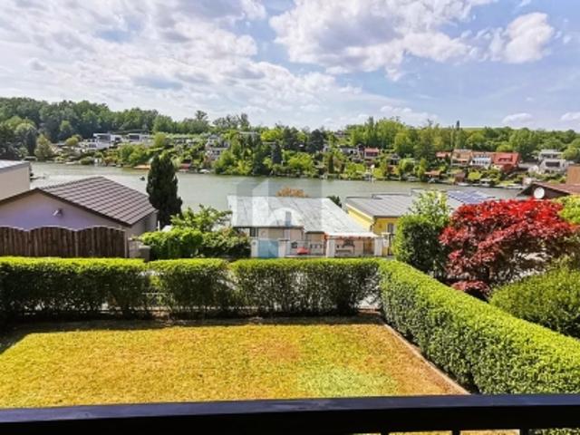 TINYHOUSE MIT ATEMBERAUBENDEM SEEBLICK