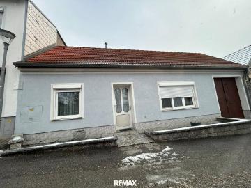 PREISREDUKTION* Gepflegtes Landhaus in ruhiger Lage mit Innenhof