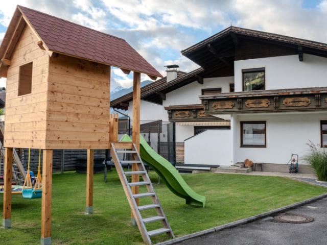 Preisreduktion: Großzügige Doppelhaushälfte mit großem Keller