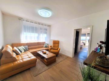 Preisreduktion ! Neu renovierte 4 Zimmer Wohnung inklusive TG Platz, in Graz Webling