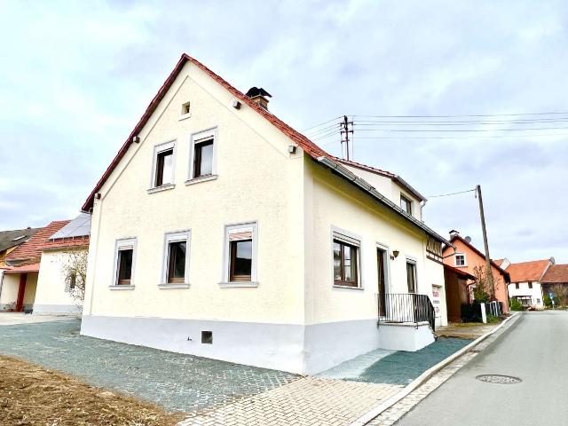 Preisreduktion! sofort bezugsfähiges 7 Zimmer EFH, 144qm Wfl + viel Stauraum, extra Gartengrundstück