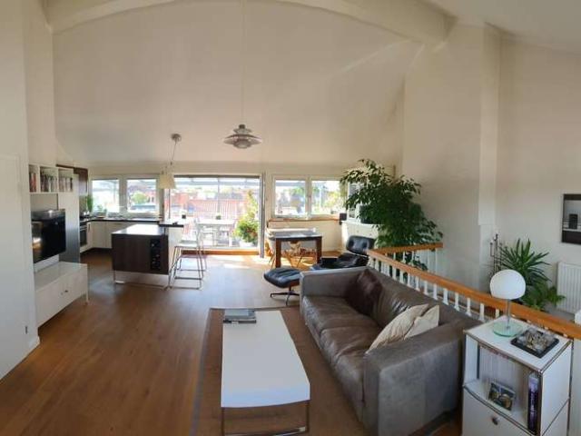 Preissenkung: Renovierte Wohnung mit großer Dachterrasse + Garage im Altbremer Haus