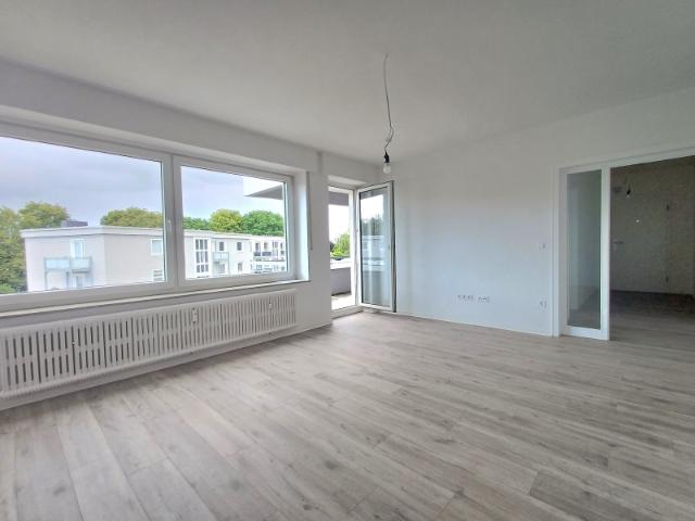 Preistipp! Kernsanierte 3 Zimmer Wohnung mit Balkon