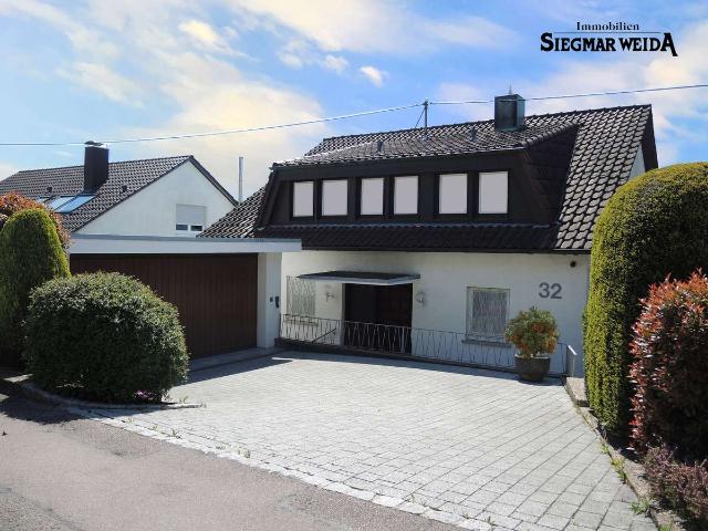 Preiswert, unverb. Aussicht, gro. Einfamilienhaus, Wfl. 220 m², Grdst. 788 m², 73630 Remshalden!