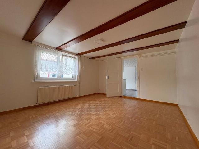 Preiswerte & gemütliche 3.5 Zimmerwohnung im Erdgeschoss mit grosser Küche