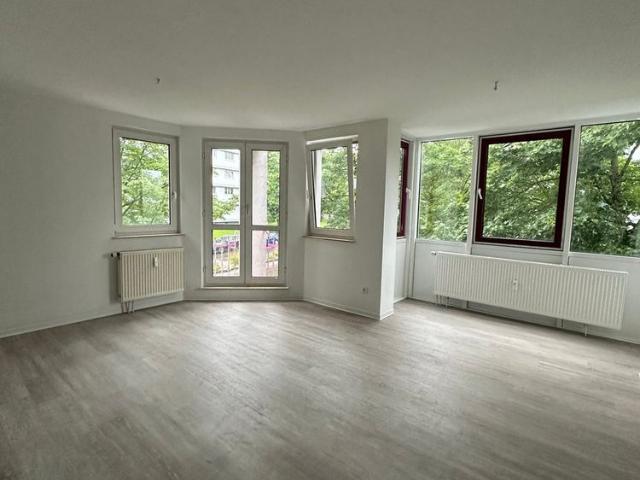 Preiswerte und geräumige 3 Zimmer Wohnung