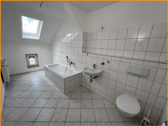 Mit Einbauküche! Preiswerte 2 DG Zimmer Wohnung im Zentrum von Weida!