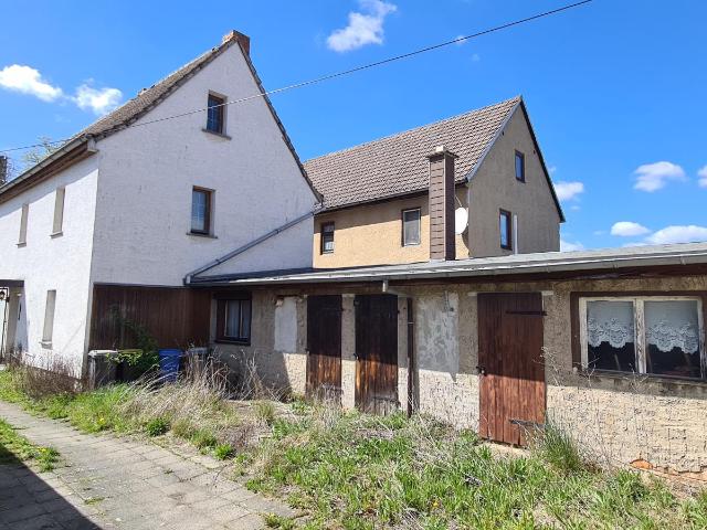 preiswertes Einfamilienhaus mit Nebengelass und Garage