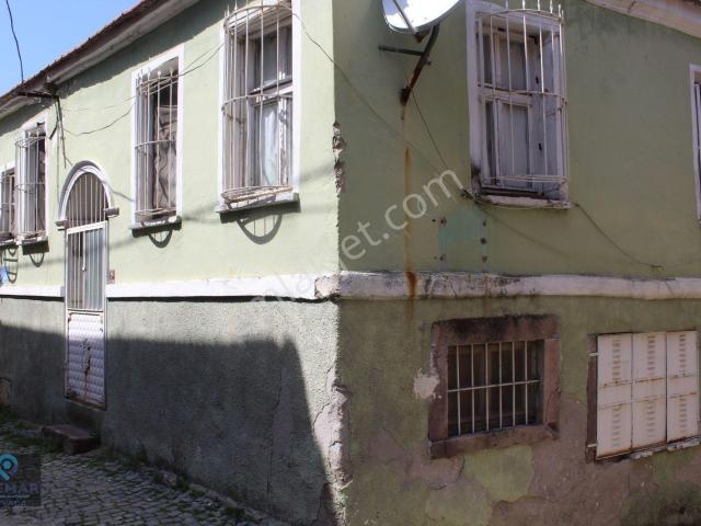 Premar Ayvada'dan Ayvalık Merkez'de 3+1 Avlulu 2 Katlı Taş Ev