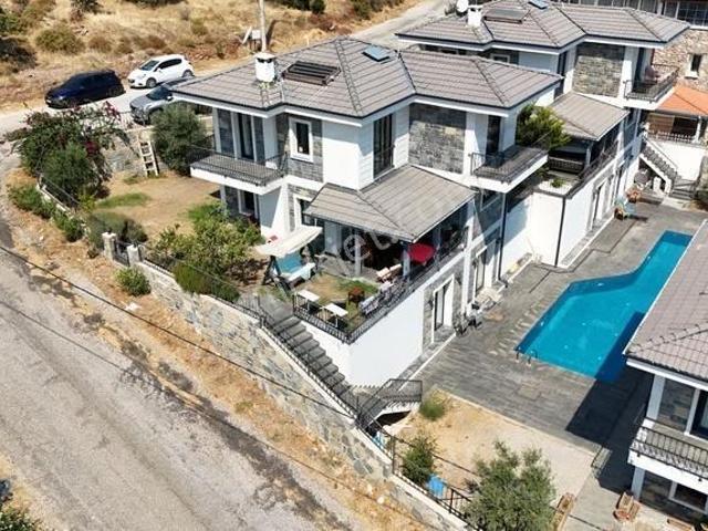 Premar Datça Merkez'de 5+2 Müştemilatlı Havuzlu Kiralık Villa