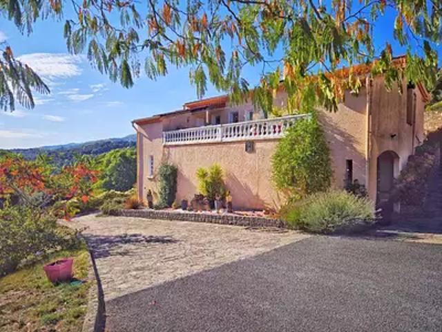 Prémian 34390 Achat / Vente maison 8 pièces t8 au dernier étage piscine