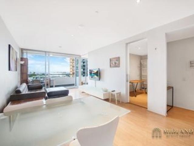 Premier apartment living, footsteps to Crows Nest Metro Fully furnished