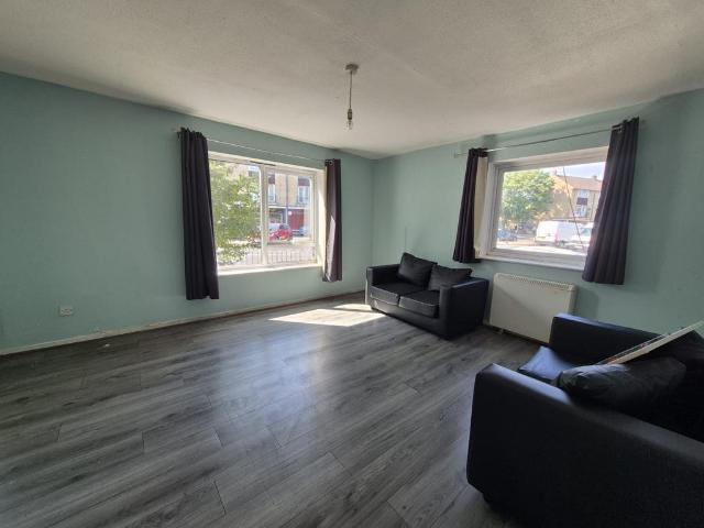 Premier court, Ponders End, EN3 2 bed flat to rent £1,650 pcm £381 pw