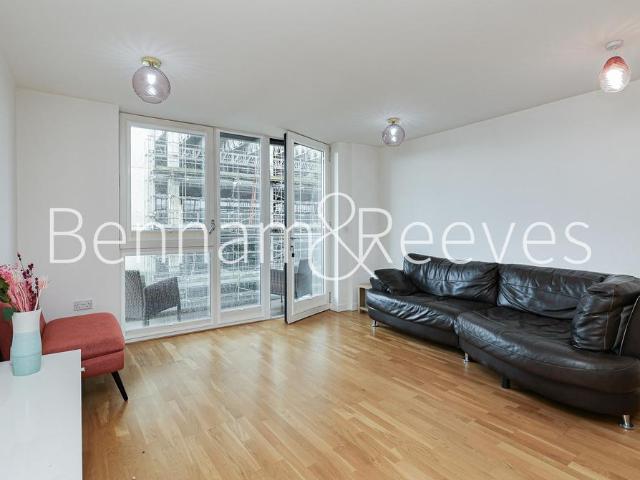 Premier Inn, Great West Road, London, TW8 0LW, United Kingdom | 2 bed apartment for rent #140228374 | Rentberry