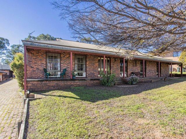 Premier Living in a Peaceful North Cowra Cul de Sac