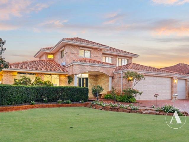 INCREDIBLE NEW PRICE! ATRIUM HOME. WALK TO LAKE!