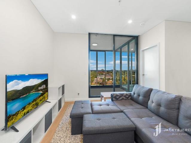 Premier 1 bedroom apartment with spacious study room