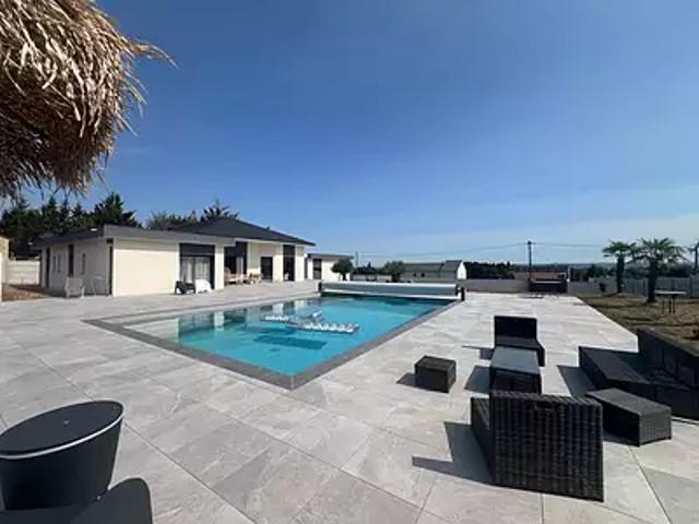 Prémilhat 03410 Achat / Vente maison 7 pièces t7 au dernier étage piscine