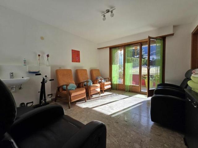 Premises of about 190m2 in the center of saxon, ideal medical office