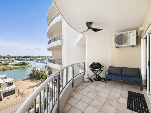 PREMIUM MARINA LIVING IN THE HEART OF CULLEN BAY
