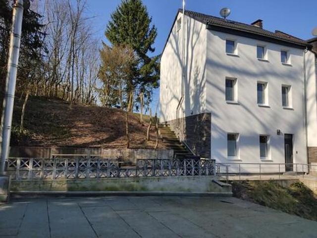 Premium möbliertes Wohnhaus 170m² – kernsaniert 2024