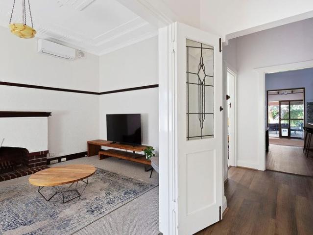 PREMIUM MOUNT HAWTHORN LIVING WITH CHARACTER CHARM