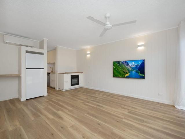 Premium North Ward Modern 1 Bed Furnished + Private Courtyard