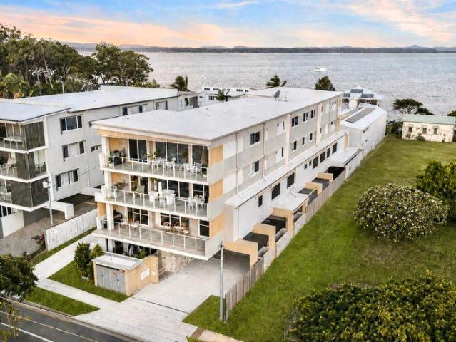 PREMIUM, OVERSIZED RESIDENCE IN ELITE WATERSIDE DEVELOPMENT
