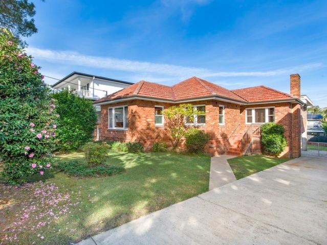 Premium opportunity on a level 686sqm beachside block