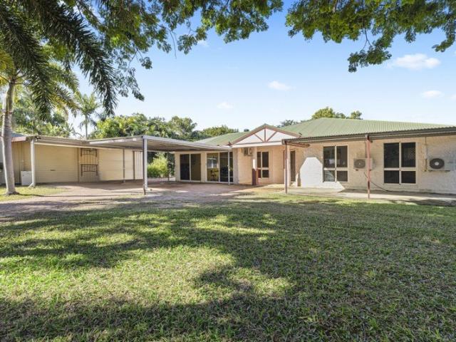 PREMIUM ACREAGE IN ROSSMEAD ESTATE OUTSTANDING VALUE WITH SELF CONTAINED STUDIO