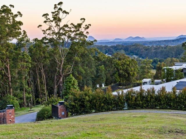 Premium Acreage Landholding with Glasshouse Views
