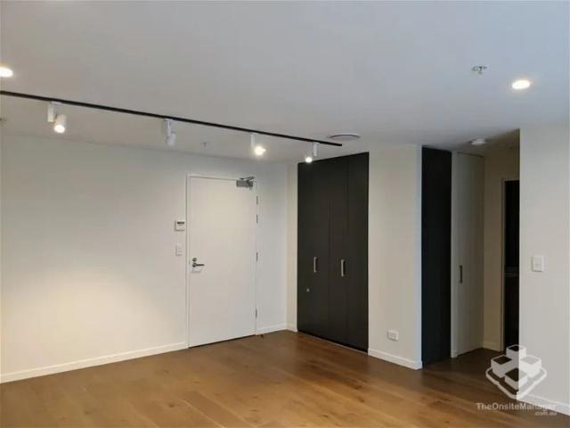 Luxury Unit in Vida Apartments, West End 1/12/26 12mths fixed lease $710/wk