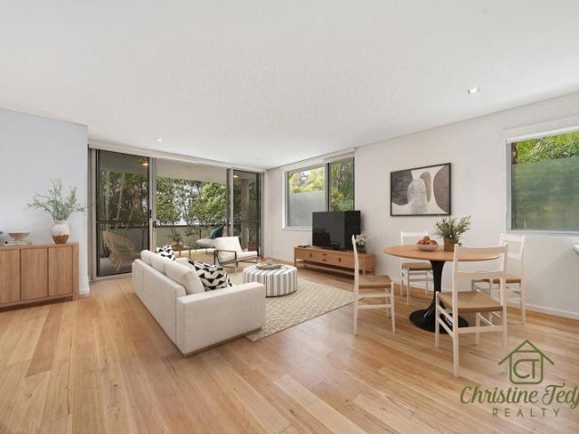 PREMIUM AS NEW SECURITY COMPLEX A STUDY AREA QUIET WALK RAVENSWOOD GIRLS/TRAIN/SHOPS