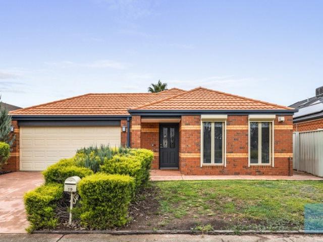 Premium Caroline Springs Living Opposite Wetlands & Walking Trails